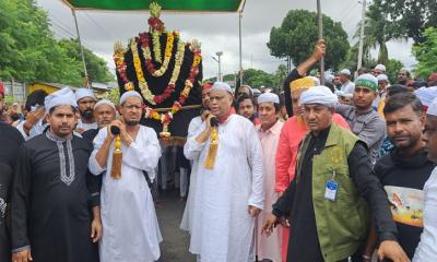 গোয়ালন্দে আশুরার তাজিয়া মিছিলে হেঁটে অংশ নিলেন বিএনপি আসলাম মিয়া