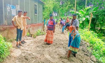 সরিষাবাড়ীতে নিজস্ব অর্থায়নে রাস্তা সংস্কার