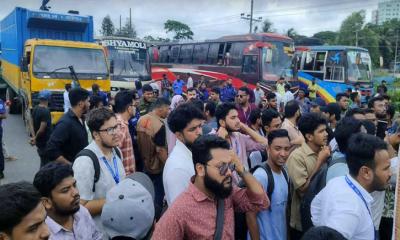 ঢাকা-চট্টগ্রাম মহাসড়ক অবরোধ ফেনী ইউনিভার্সিটি শিক্ষার্থীদের