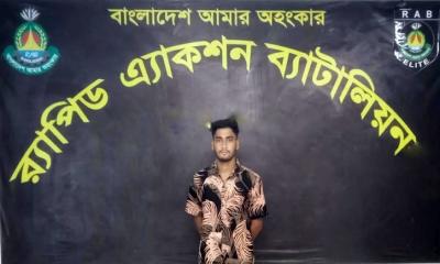 বরগুনায় শীর্ষ সন্ত্রাসী ও একাধিক মামলার পলাতক আসামি গ্রেফতার করেছে র‌্যাব