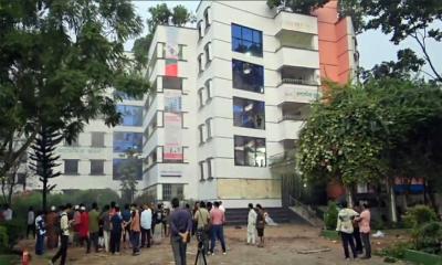 সিটি ইউনিভার্সিটি ক্যাম্পাসজুড়ে ধ্বংসস্তূপ, থমথমে পরিবেশ