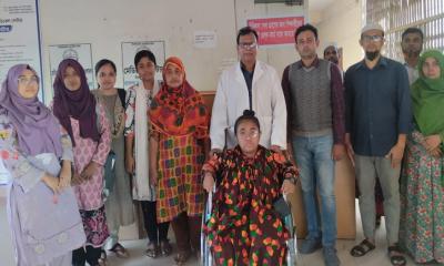 যবিপ্রবির শারীরিক প্রতিবন্ধী শিক্ষার্থী সাজিয়াকে হুইলচেয়ার প্রদান