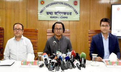 বিমানবন্দরে বসিয়ে রাখার প্রতিবাদে ভারতে প্রবেশ করিনি: তথ্য উপদেষ্টা জাহেদ