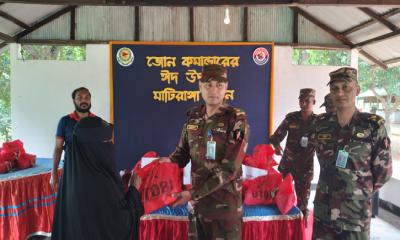 অসহায় ও দুস্থদের মাঝে ঈদ উপহার তুলে দিলেন মাটিরাঙ্গায় সেনা জোন