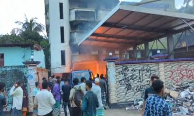 লক্ষ্মীপুরে আ.লীগ নেতা ও সাবেক এমপির পোড়া বাড়িতে ফের অগ্নিকাণ্ড