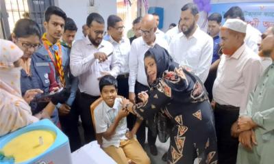 চাঁপাইনবাবগঞ্জে টাইফয়েড টিকাদান ক্যাম্পেইন শুরু