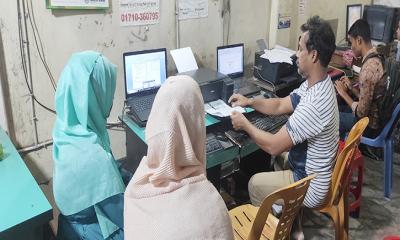 জয়পুরহাটে বয়স জটিলতার কারণে ষষ্ঠ শ্রেণিতে অনলাইনে ভর্তি সংকটে শত শত শিক্ষার্থী