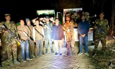 লামায় যৌথ অভিযানে বিপুল পরিমাণ অবৈধ সেগুন কাঠ জব্দ