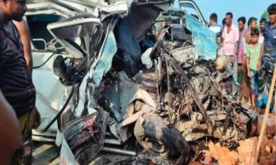 কুষ্টিয়ায় অ্যাম্বুলেন্স-ট্রলি সংঘর্ষে নিহত ১, আহত ২