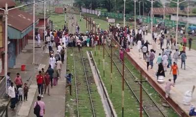পার্বতীপুরে রামসাগর এক্সপ্রেস ট্রেনের ছাদ থেকে পড়ে এক কিশোরের মর্মান্তিক মৃত্যু