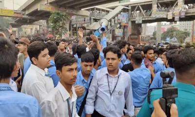 শিক্ষার্থী নিহতের ঘটনায় ফার্মগেটে সড়ক অবরোধ, যান চলাচল বন্ধ