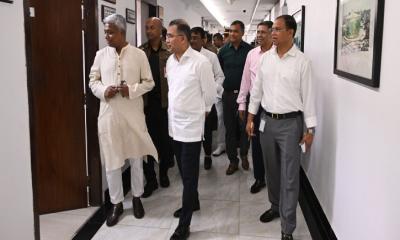 হঠাৎ বিভিন্ন মন্ত্রণালয় পরিদর্শন প্রধানমন্ত্রীর
