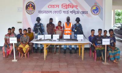 সুন্দরবনের দুর্ধর্ষ ডাকাত অস্ত্র ও গোলাবারুদসহ আটক ২ , জিম্মি থাকা ৯ জেলে উদ্ধার