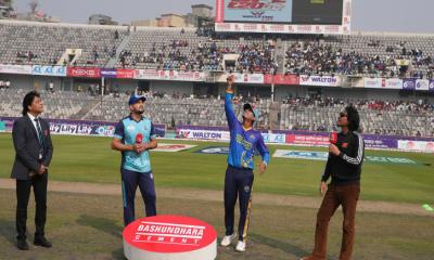 টস জিতে নোয়াখালীকে ব্যাটিংয়ে পাঠিয়েছে চট্টগ্রাম