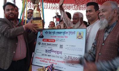 বেলাইচন্ডীতে শহীদ জিয়া স্মৃতি গোল্ডকাপ ফুটবল টুর্নামেন্টে নীলফামারীর খান ব্রাদার্স চ্যাম্পিয়ন