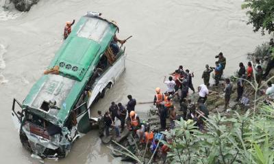নেপালে যাত্রীবাহী বাস নদীতে পড়ে নিহত ১৮