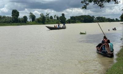 ব্রহ্মপুত্র নদে নৌকাডুবি: মাদ্রাসায় যাওয়ার পথে নিখোঁজ পাকুন্দিয়ার ৩ শিক্ষার্থী