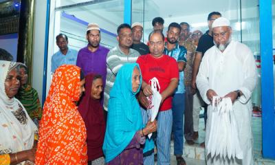 ভাঙ্গুড়ায় সঞ্চিতা ইলেকট্রনিক্সের উদ্যোগে পরিচ্ছন্নতা কর্মীদের মাঝে ঈদ সামগ্রী বিতরণ