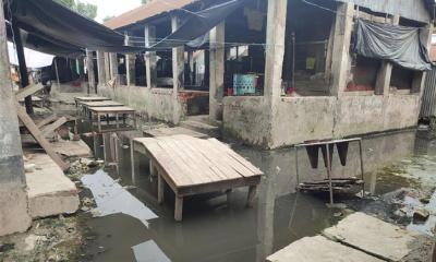 সরিষাবাড়ীতে পানি নিষ্কাশনের ব্যবস্থা না থাকায় সামান্য বৃষ্টিতে বাজারে জলাবদ্ধতা