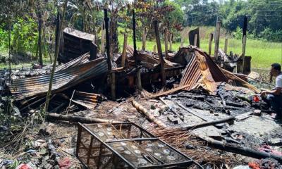 ডাসারে আগুনে পুড়ে ছাই দুই অসহায় পরিবারের বসতঘর
