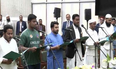 শপথ নিলেন এনসিপির নবনির্বাচিত এমপিরা