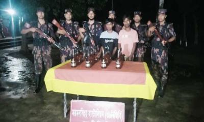 শেরপুর সীমান্তে বিজিবির অভিযানে ৬০ বোতল ভারতীয় মদ জব্দ, আটক ২