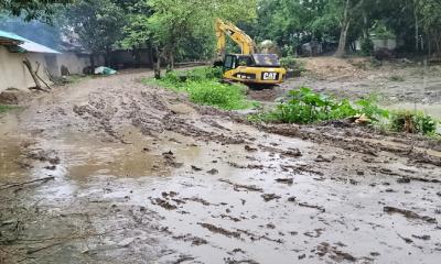 তানোরে পাকা রাস্তা কাদা মাটিতে রূপান্তর, চরম দুর্ভোগে এলাকাবাসী