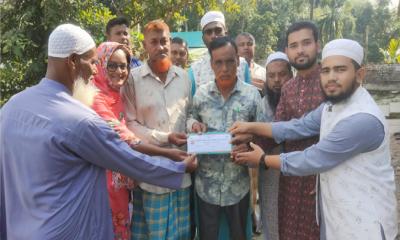 পার্বতীপুরে মসজিদ উন্নয়ন কাজে সিমেন্ট প্রদান