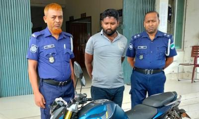 কোটচাঁদপুরে ৬ মামলার পলাতক আসামি আশিকুর গ্রেফতার, মোটরসাইকেল উদ্ধার