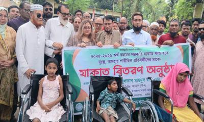ইসলামপুরে প্রতিবন্ধীদের মাঝে হুইল চেয়ার বিতরণ
