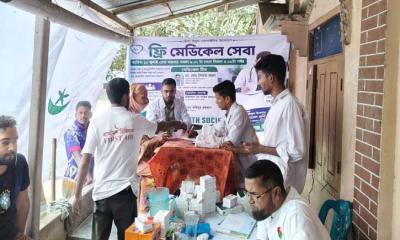 রায়গঞ্জে বিনা মূল্যে চিকিৎসাসেবা ও ওষুধ বিতরণ