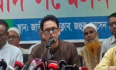 ‘ইমিগ্রেশনে গিয়ে জানতে পারি বিদেশযাত্রায় নিষেধাজ্ঞা দেওয়া হয়েছে’