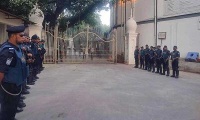 কড়া নিরাপত্তায় ট্রাইব্যুনালে হাজির করা হচ্ছে ১৩ সেনা কর্মকর্তাকে