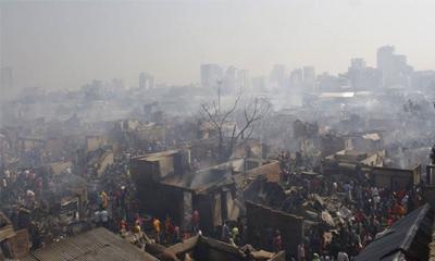 ভোরের আলোয় স্পষ্ট হলো কড়াইল বস্তির আগুনে ক্ষতচিহ্ন