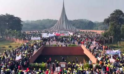 বিজয় দিবসে জাতীয় স্মৃতিসৌধে সাধারণ মানুষের ঢল