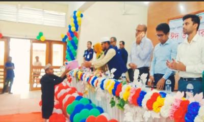 মুকসুদপুরে ইমাম ও মুয়াজ্জিনদের মাঝে ঈদের শুভেচ্ছা উপহার বিতরণ