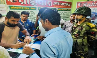 রাণীশংকৈলে মধ্যরাতে সেনাবাহিনীর অভিযান, অতিরিক্ত ভাড়া নেওয়ায় জরিমানা