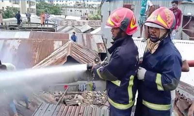 মহাখালী সাততলা বস্তির আগুন নিয়ন্ত্রণে