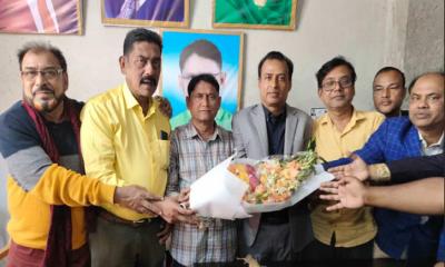 নবনির্বাচিত এমপি ডা. ইকরামুল বারী টিপুকে উপজেলা বিএনপির ফুলেল শুভেচ্ছা