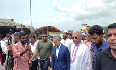 স্বপ্নের সেতু’ নির্মাণ সম্ভাব্যতা যাচাইয়ে গিয়ে অবরুদ্ধ সেতুমন্ত্রী