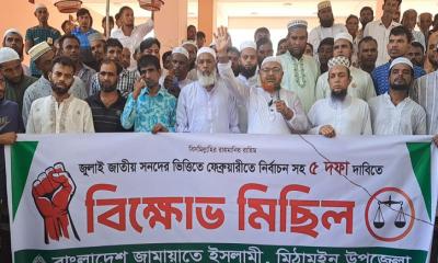 পিআর আপনারা বোঝেন, কিন্তু অভিনয় করছেন: রোকন রেজা