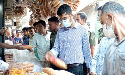 রাজশাহীর পুঠিয়ায় বাজার মনিটরিংএ অর্থদন্ড