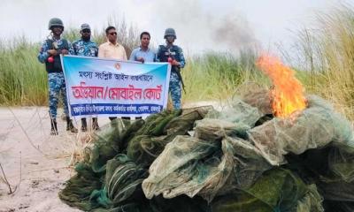 পদ্মা নদীতে জাটকা সংরক্ষণ অভিযানে নিষিদ্ধ চায়না দুয়ারি জাল ধ্বংস