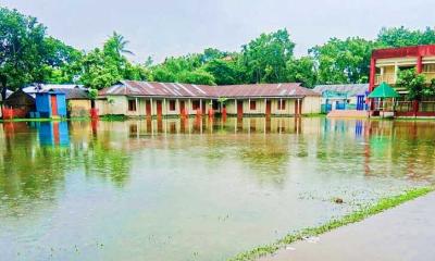 ভারী বর্ষণে সুন্দরগঞ্জে রাস্তা, খেলার মাঠ ও নিচু এলাকা প্লাবিত