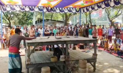 চুয়াডাঙ্গায় গ্রাম বাংলার ঐতিহ্যবাহী ঝাঁপান খেলা অনুষ্ঠিত