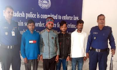 ডাসার থানা পুলিশের বিশেষ অভিযান, গাঁজাসহ আটক ৪