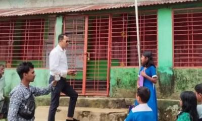 স্কুল পরিদর্শনে এমপি কামরুল, অনুপস্থিত ১২ শিক্ষককে শোকজ