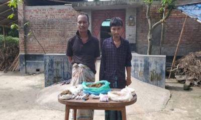 পার্বতীপুরে সেনাবাহিনীর হাতে মাদক ব্যবসায়ী বাবা-ছেলে আটক