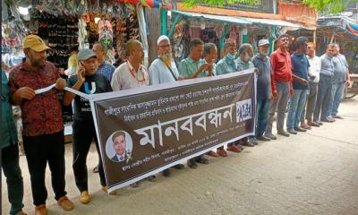 পার্বতীপুরে সাংবাদিক হত্যার প্রতিবাদে মানববন্ধন