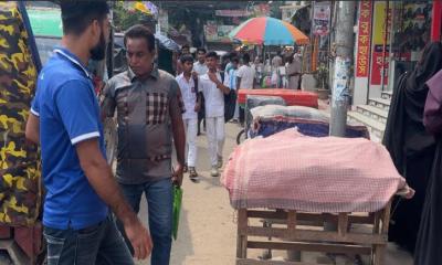 কিশোরগঞ্জ শহরে ফুটপাত দখলের মহোৎসব, নীরব প্রশাসন